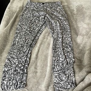 Nike black and white capri leggings